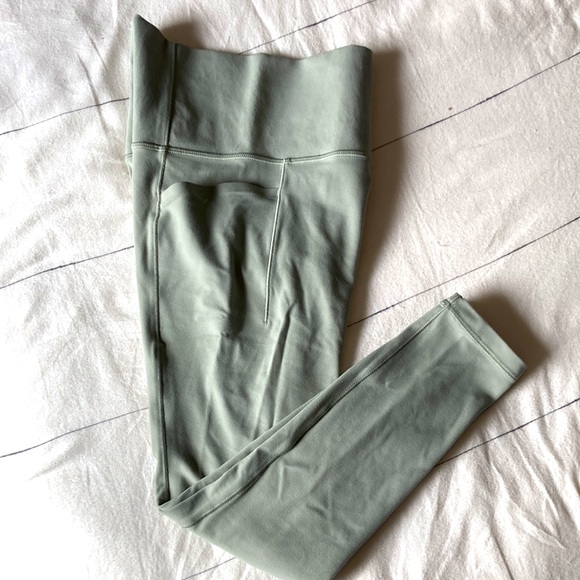 COPY - Athleta salutation stash pocket 7/8 legging - Picture 2 of 3